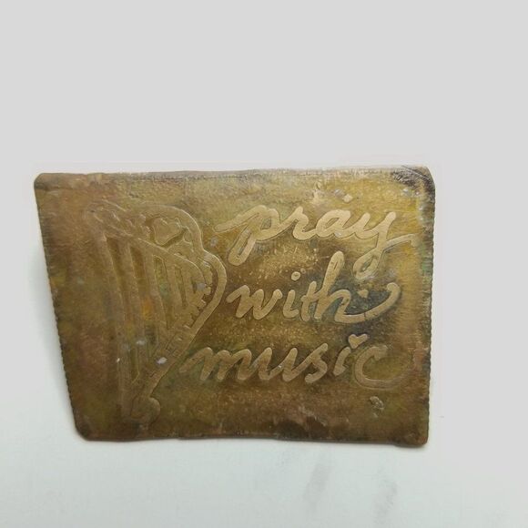 Vintage Pray with Music Harp Brooch, Unique Handmade 2003 Signed Lapel Pin - Picture 5 of 6